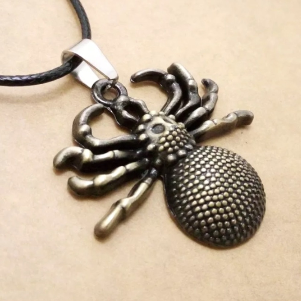 Fashion spider necklace