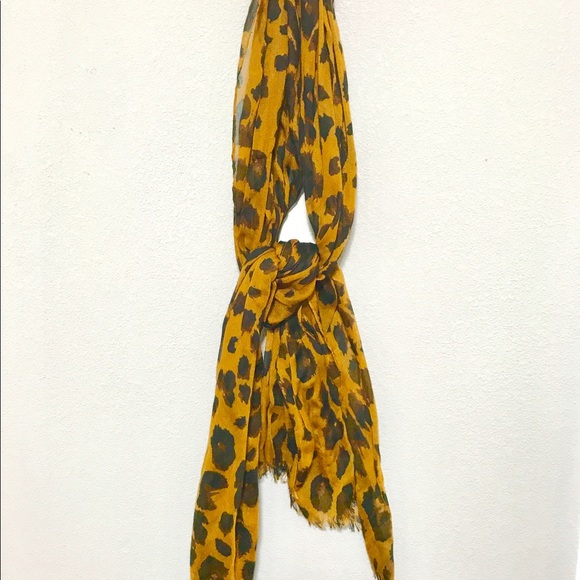 Patterned scarves - Picture 2 of 2