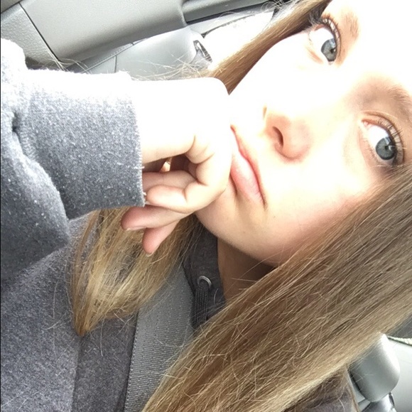 Meet your Posher, Hannah - Picture 1 of 1