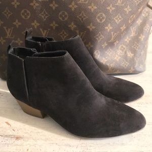 Old navy booties 🍁🍂