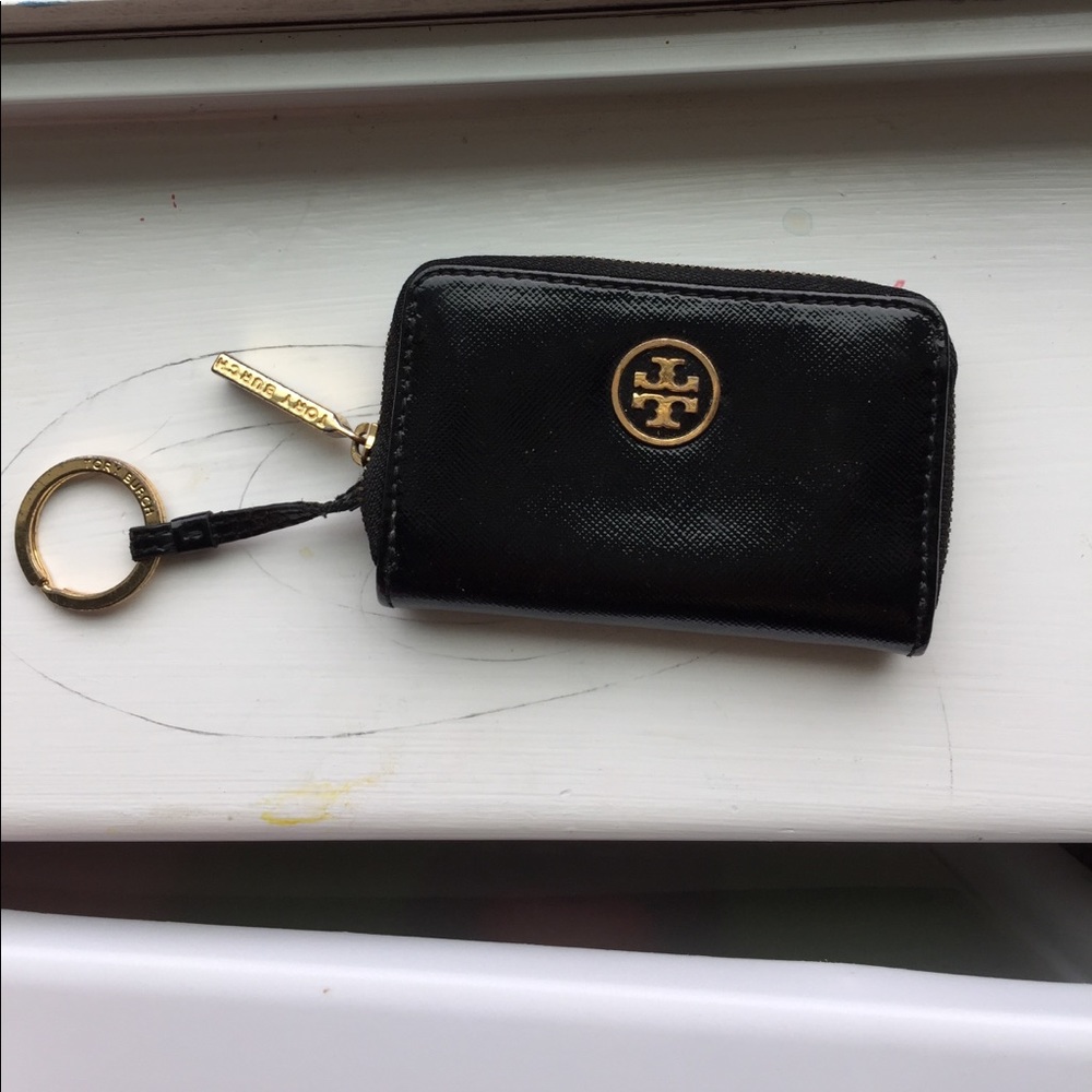 Tory burch wallet.