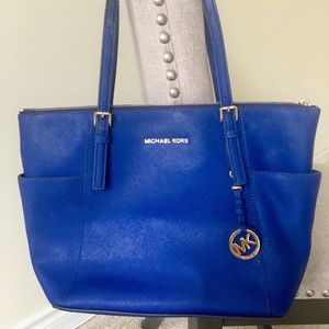 Michael Kors Jet Set Travel Top-Zip Tote