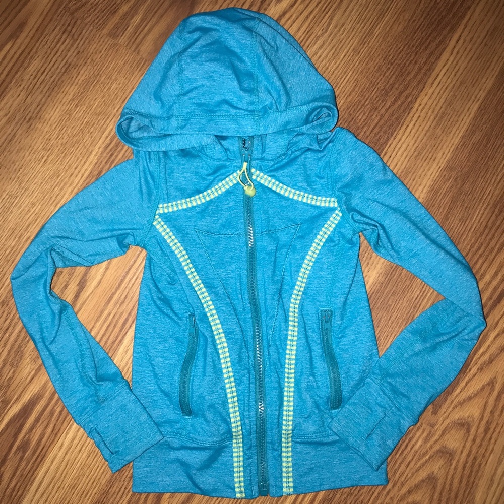 Ivivva Size 4 Full Zipup Jacket With Thumbholes