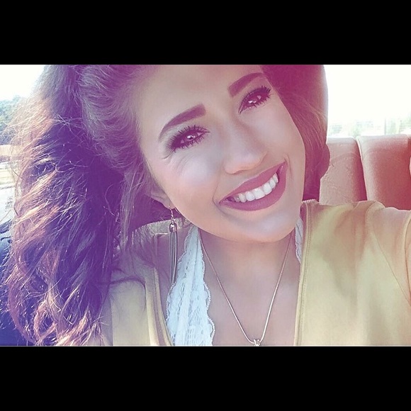 Meet your Posher, Garianna - Picture 1 of 1