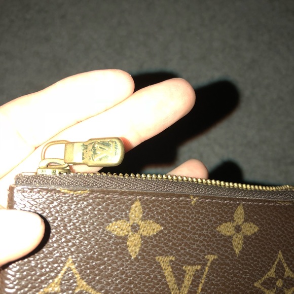 Louis Vuitton Key Pouch Monogram Canvas - Picture 3 of 5