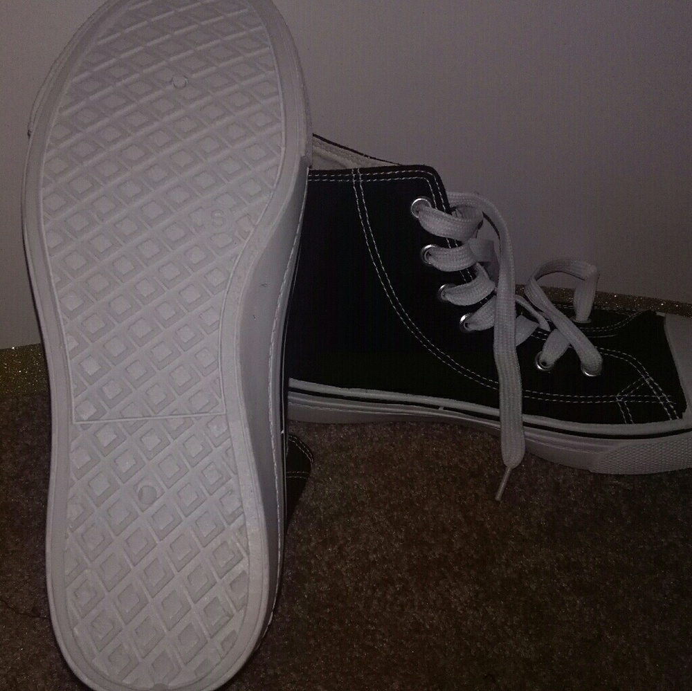 Shoes - Picture 2 of 3