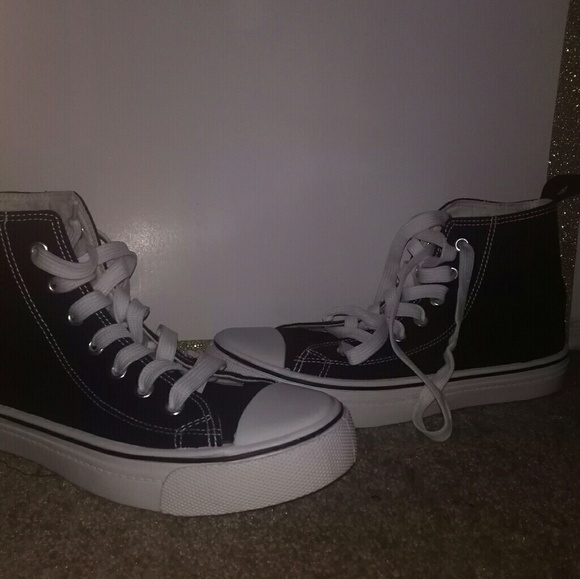 Shoes - Picture 3 of 3