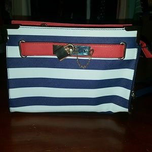 Purse... I thought was bigger...