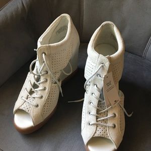 Lacoste Bernelle peep-toe