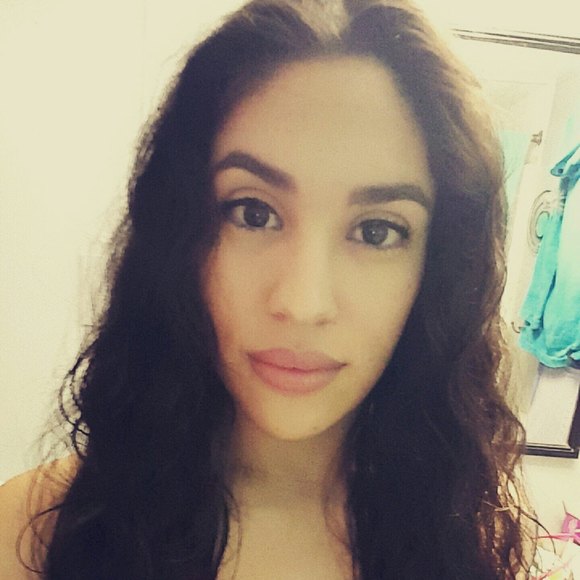 Meet your Posher, Lilia - Picture 1 of 1