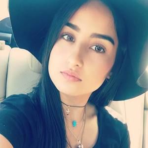 Meet your Posher, María