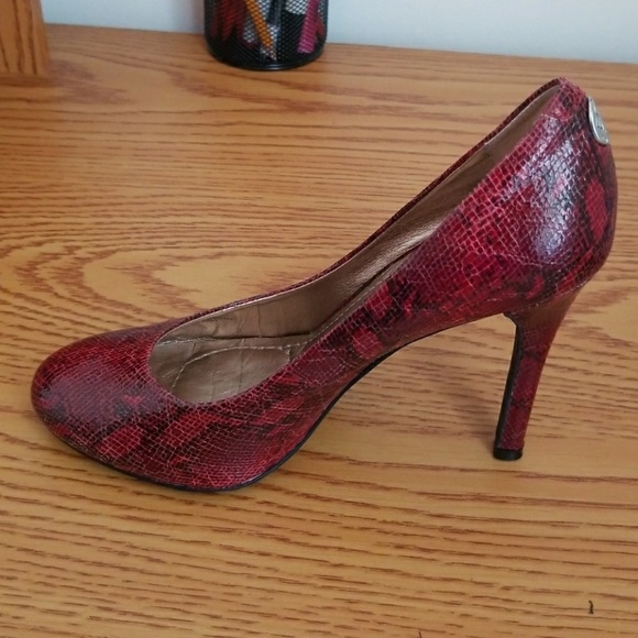 BCBGeneration red heels - Picture 1 of 7