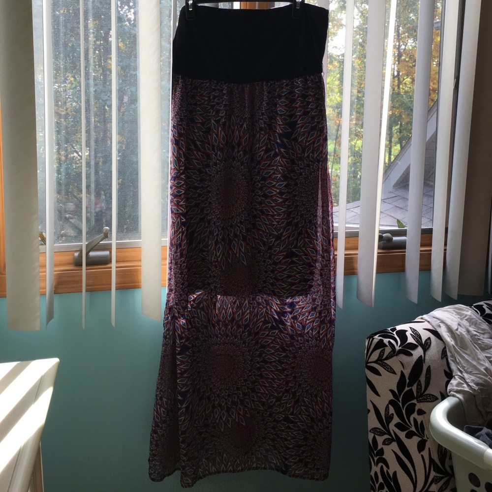 Strapless dress with slits on the sides