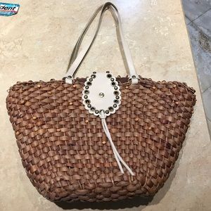Straw summer hangbag with cream leather details