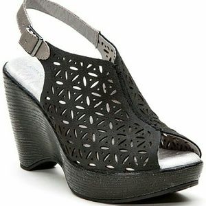 *JAMBU* Leather Wedges