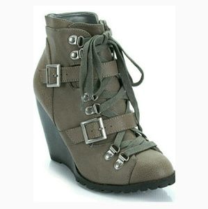 Qupid Sookie-01 combat lace up wedge bootie