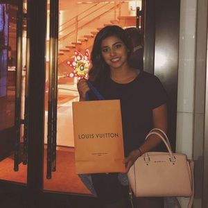 Meet your Posher, Clarissa