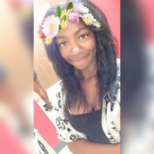 Meet your Posher, Chanelle