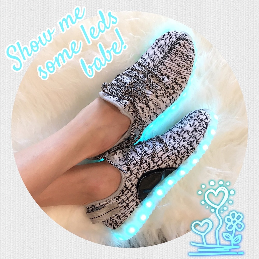 Women's Led Shoes (Flashing Sneakers)👟