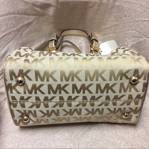 NEW! Michael Kors Shoulder Bag - Picture 3 of 3