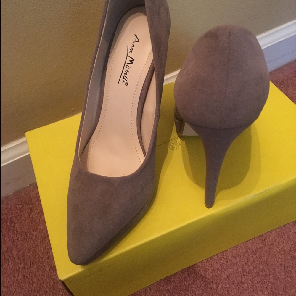 Anne Michelle gray suede heels women's