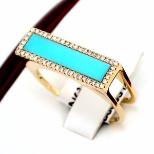 Turquoise ring enclosed in brilliant cut diamonds