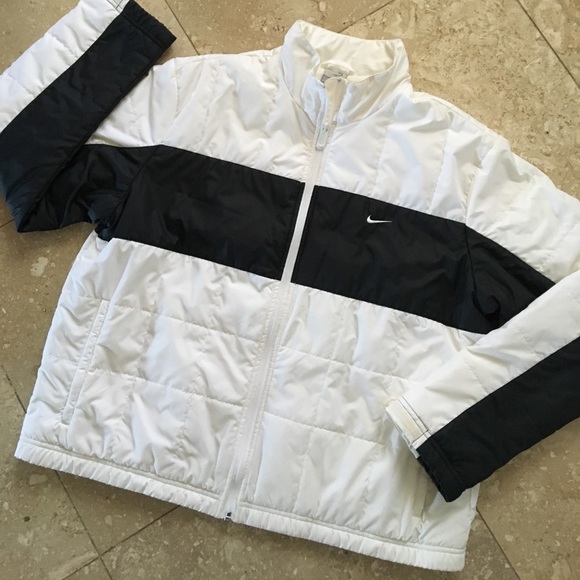 🌍 ‼️SOLD‼️NIKE quilted full zip jacket 🌏 - Picture 5 of 8