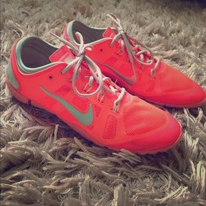 t r a d e d @juliekcasey//.