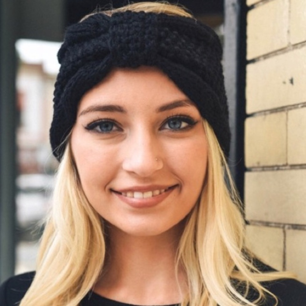 CLEARANCE* Black knit headband!