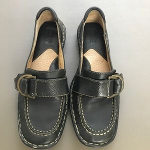 Born black leather slip on loafer 7.5 medium width