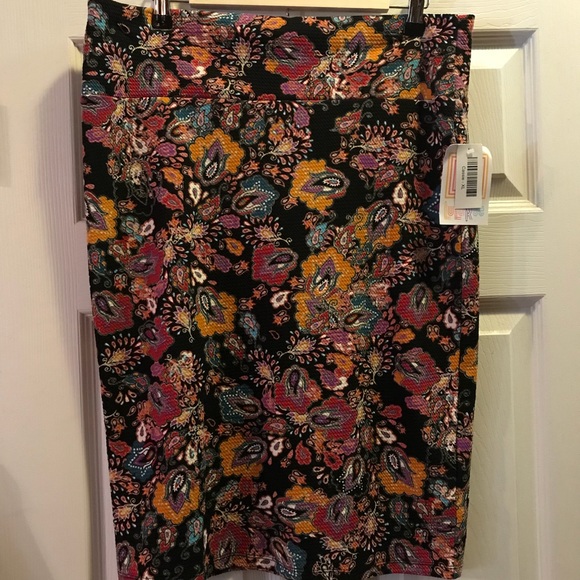 LuLaRoe Dresses & Skirts - NWT Cassie XL 👀