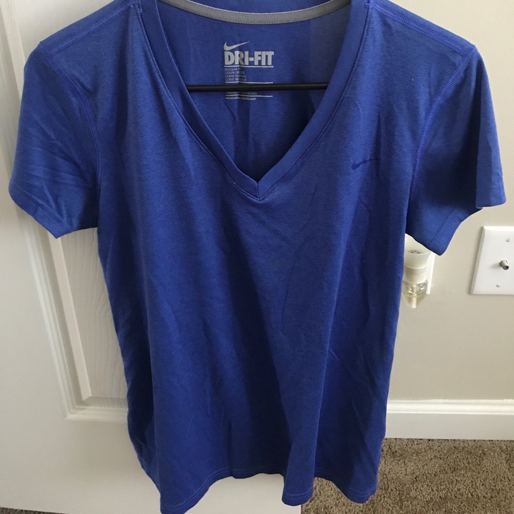 Women’s Nike dry-fit v neck top