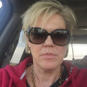 Meet your Posher, Delia