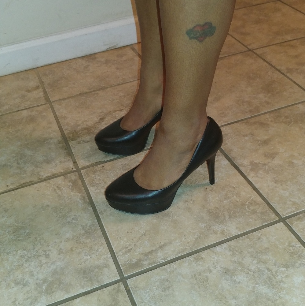 Black Pumps