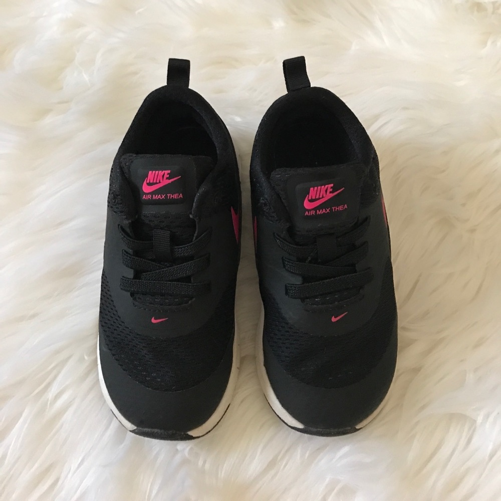 NIKE TODDLERS SIZE 8