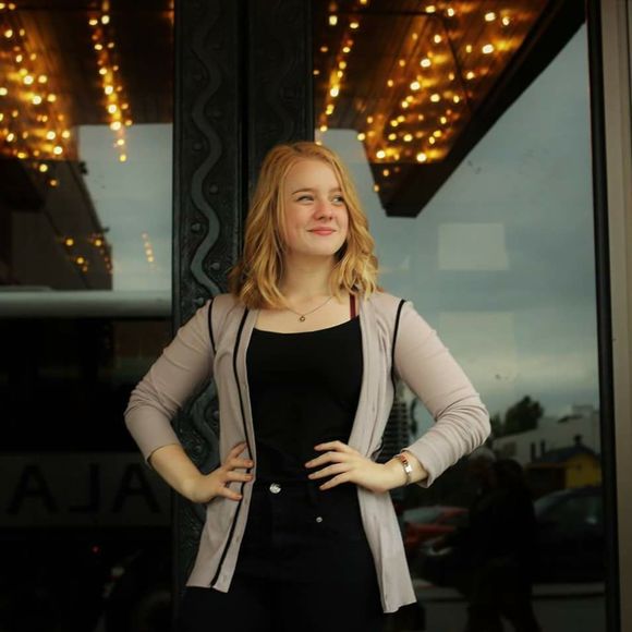 Meet your Posher, Jennifer - Picture 1 of 1