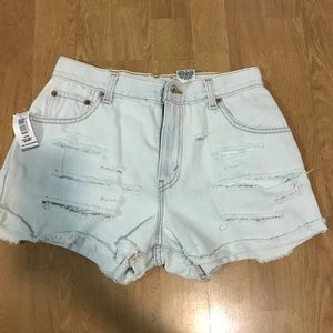 NWT LEVI CUT OFF HIGH WAISTED SHORTS