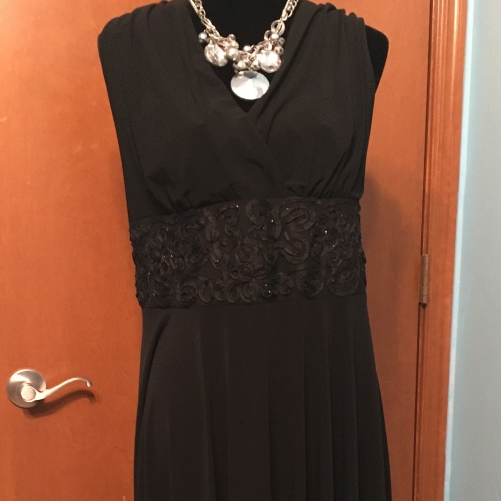Dress Barn black tea length cocktail dress🌟