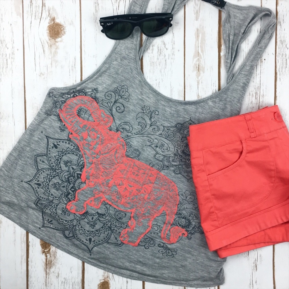 NWOT Elephant Raised Graphic Tank