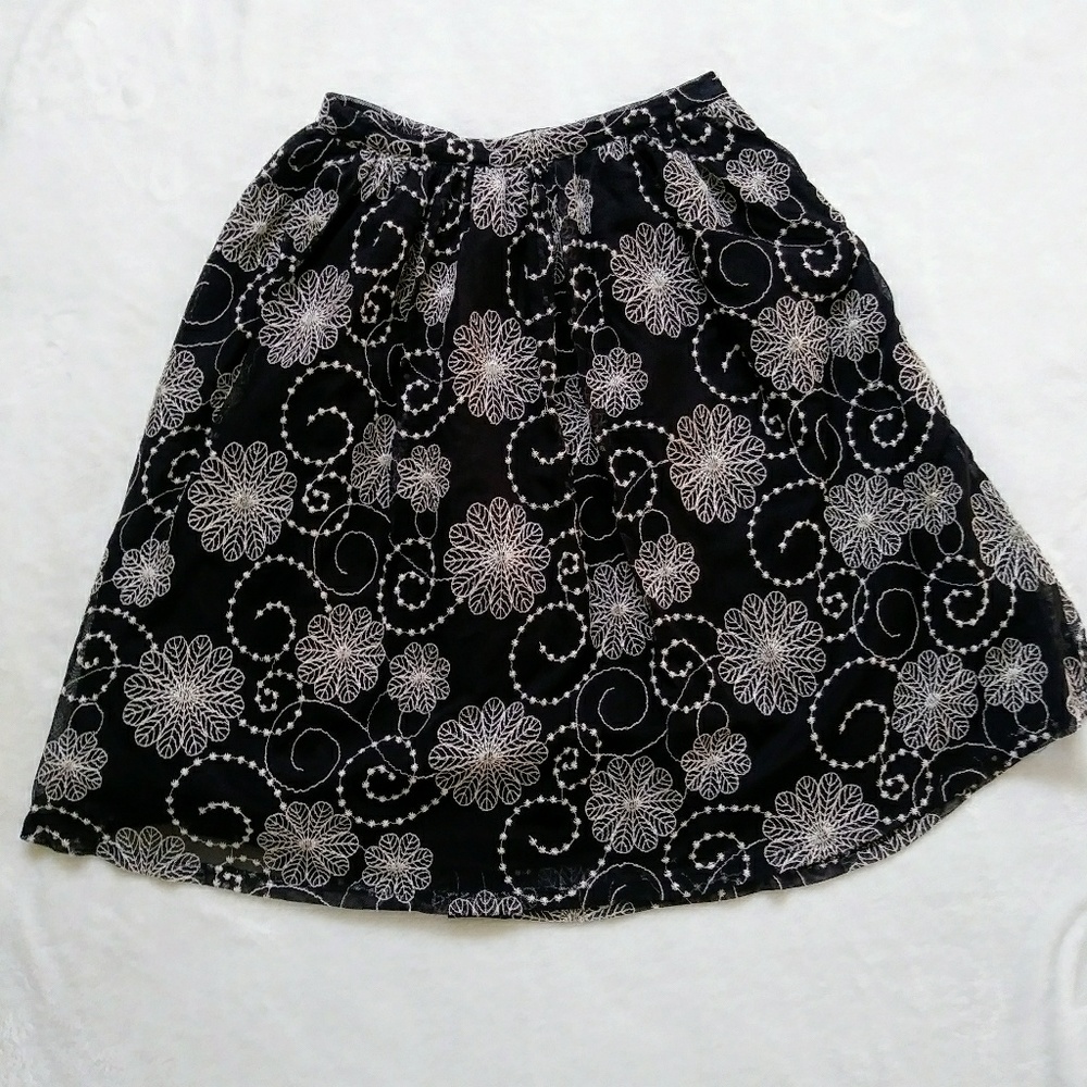Gorgeous Black & White Floral Embroidered Skirt