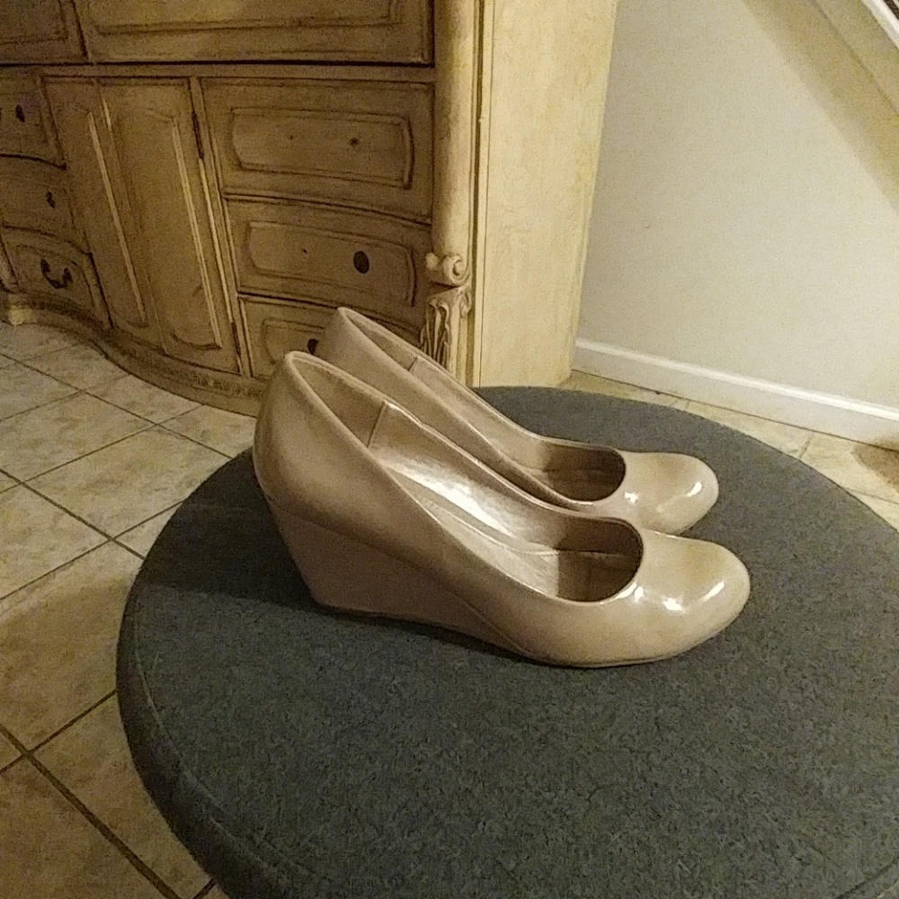 Pantent Leather Wedges