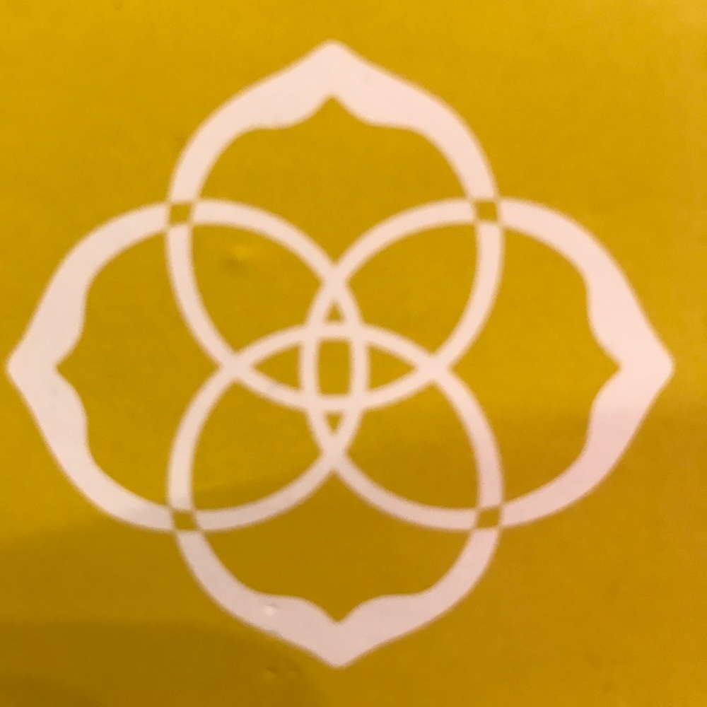 ISO KendraScott Elisa necklace w/matching earrings