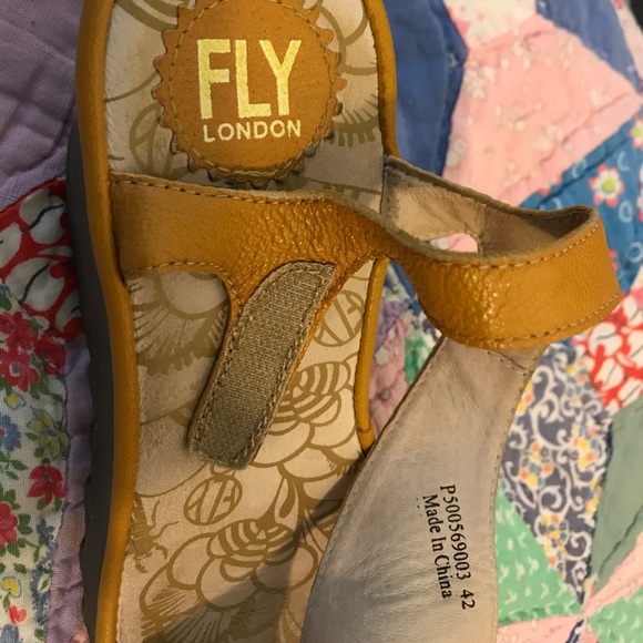 Bless you sellers who include photos of size, etc. - Picture 1 of 6