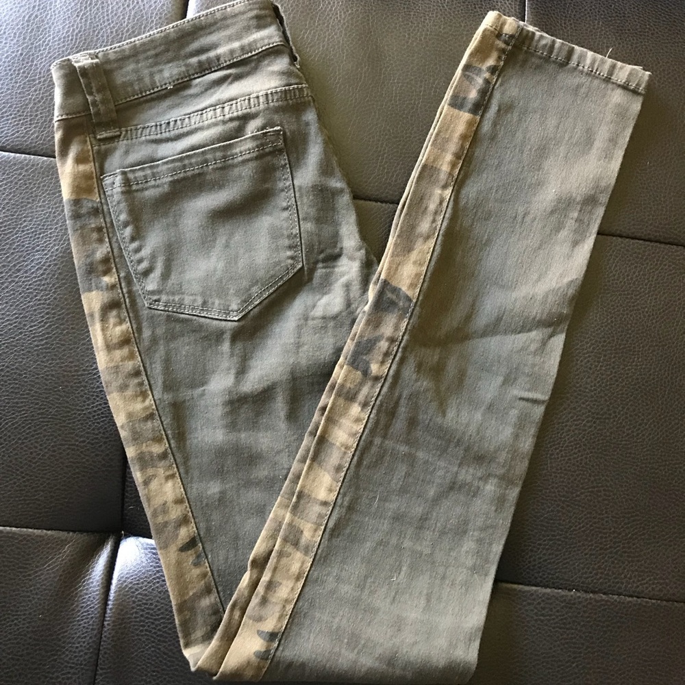 Like 🆕 Olive green camo jeans