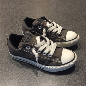Boys converse laced tennis shoes
