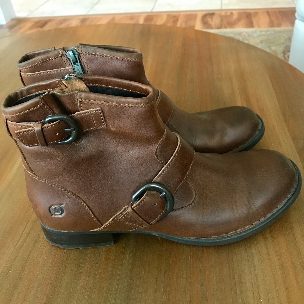 Born short  genuine leather zip boots with buckle