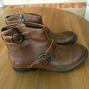 Born short  genuine leather zip boots with buckle