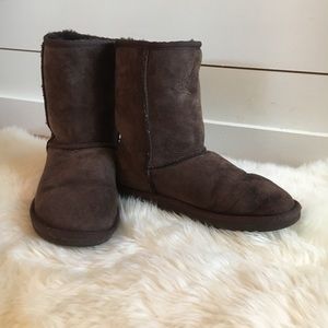 UGG Short Brown Boots size 6