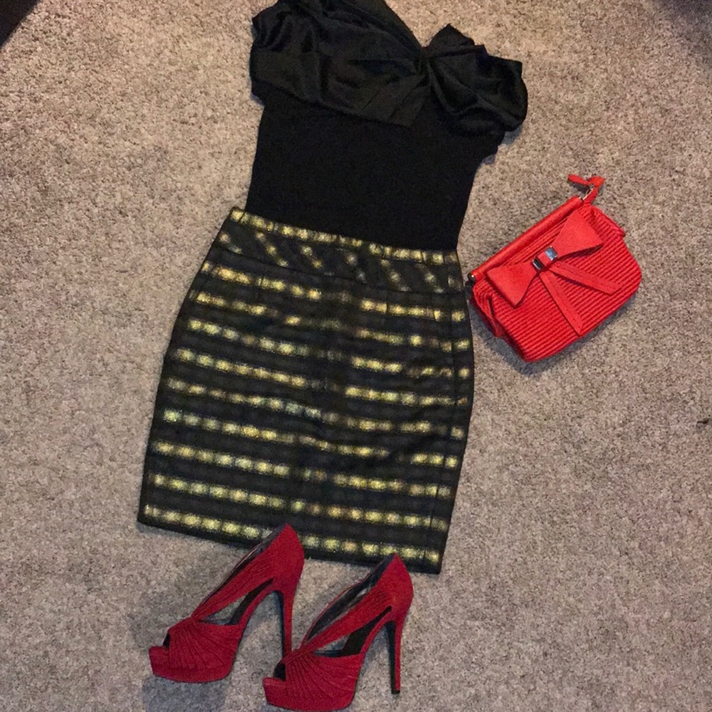 The Limited XS Metallic Gold Pencil skirt