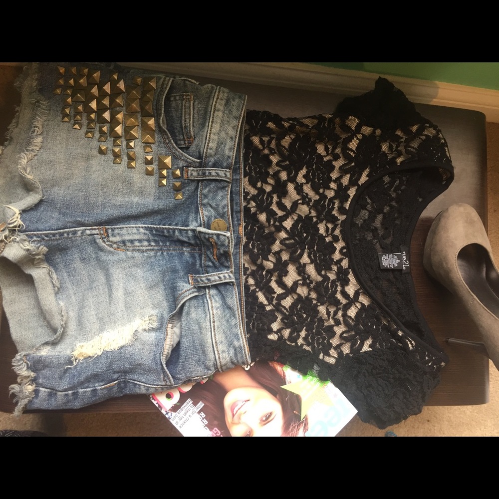 Lace top, suede pumps and rocker shorts
